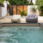 Rafia Loft - Heated Pool & Billiard I 루트라키