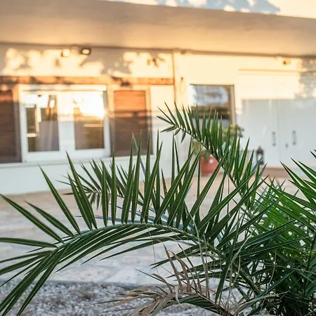 בית נופש Rafia Loft Loutraki, Garden & Pool Table - *