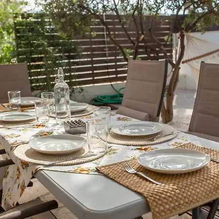Rafia Loft Loutraki, Garden & Pool Table - בית נופש