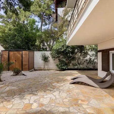 בית נופש Rafia Loft Loutraki, Garden & Pool Table - *