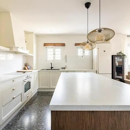 Rafia Loft Loutraki, Garden & Pool Table - * לוטראקי
