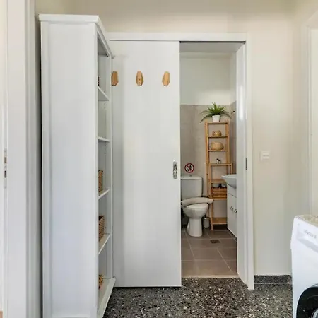 Rafia Loft Loutraki, Garden & Pool Table - בית נופש