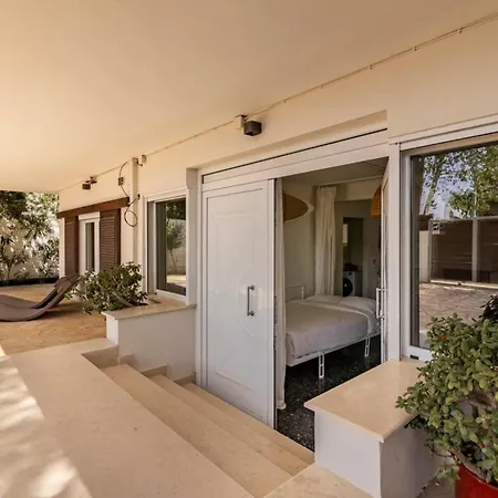בית נופש Rafia Loft Loutraki, Garden & Pool Table - לוטראקי