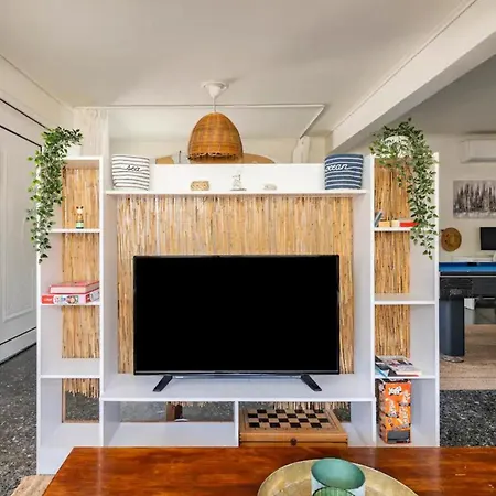 Rafia Loft Loutraki, Garden & Pool Table - בית נופש