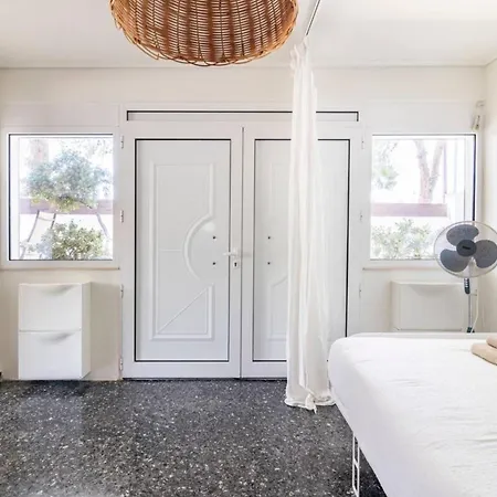 Rafia Loft Loutraki, Garden & Pool Table - * לוטראקי