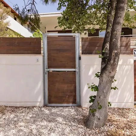 Rafia Loft Loutraki, Garden & Pool Table - לוטראקי