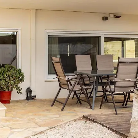 Rafia Loft Loutraki, Garden & Pool Table - בית נופש